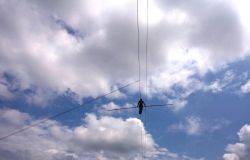 Andrea Loreni il funambolo a 140 metri d'altezza