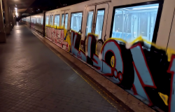 Roma-Lido: “Writers bloccano treno ed imbrattano l'intera fiancata”