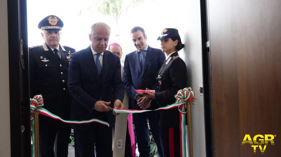 Inaugurazione caserma carabinieri Africo Novo taglio nastro ministro Piantedosi