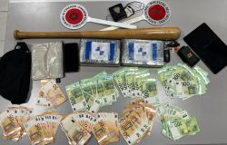 Oltre 2 kg di cocaina e sostanze dopanti nascosti in auto e in casa, arrestato dalla Polizia Municipale