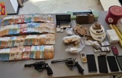Eroina, coca ed hashish, sequestrato 1 kg. di droga, in manette pusher 67enne con la passione delle armi