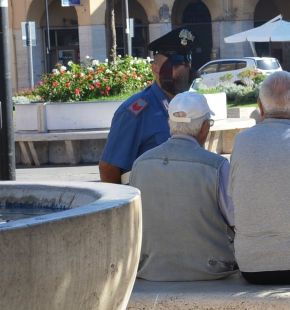 Roma, truffe ad anziani, in manette 25enne napoletano, serebbe responsabile di 17 tra truffe e furti per circa 300 mila euro Roma, truffe ad anziani, in manette 25enne napoletano, serebbe responsabile di 17 tra truffe e furti per circa 300 mila euro