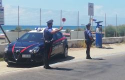Roma, tenta di rapinare autotraportatore in un distributore, alla sua reazione scappa ma viene individuato ed arrestato