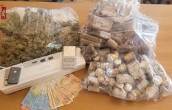 Roma, quattro pusher in manette, sequestrati oltre 15 kg. di droga