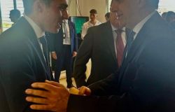 Francesco Bucci FI Giovani mentre stringe la mano al  Ministro Piantedosi - Foto Bucci