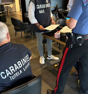 Blitz dei Carabinieri nelle campagne, irregolari la metà delle aziende controllate, denunciate 470 persone