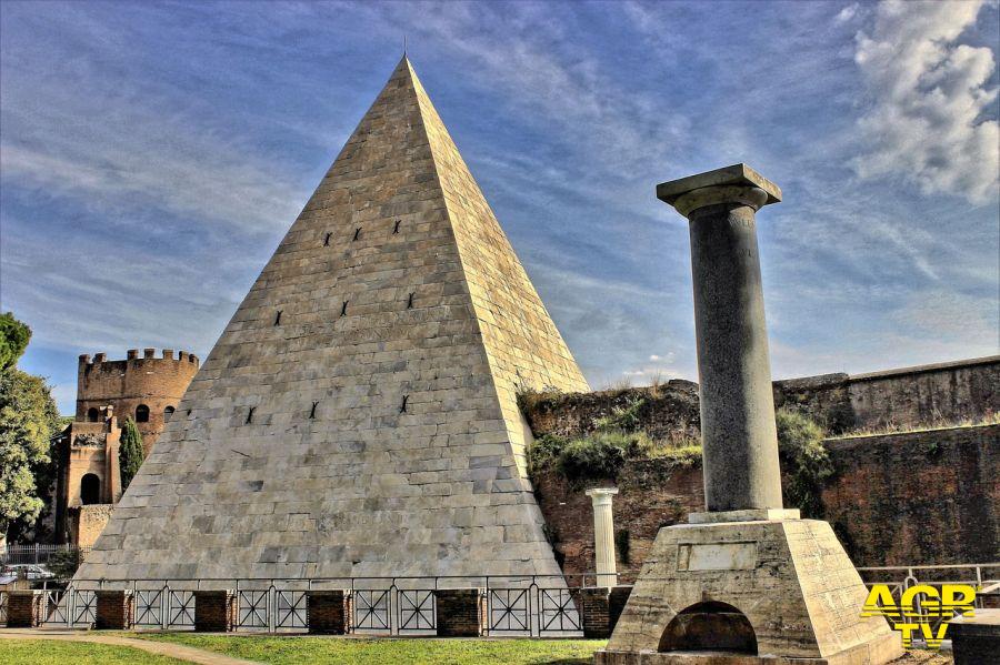 Piramide Roma foto pixabay