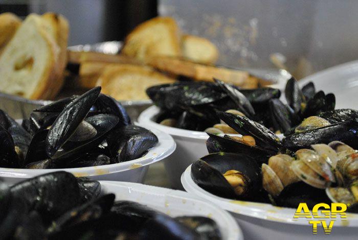 Fiumicino, via alla festa delle cozze