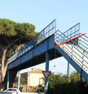 Ostia Antica, entrati in funzione ieri gli ascensori del ponte pedonale della stazione Ostia Antica, entrati in funzione ieri gli ascensori del ponte pedonale della stazione