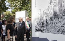 Mattarella visita la mostra foto presidenza della repubblicaa