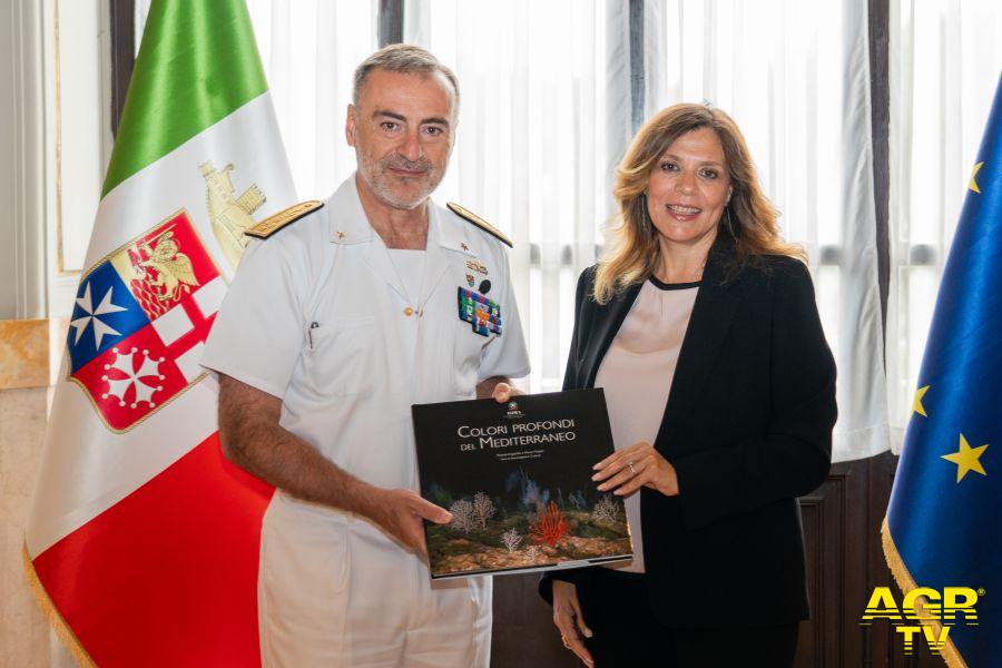 il capo di Stato Maggiore della Marina, ammiraglio di squadra Enrico Credendino, e il Direttore Generale di ISPRA, dottoressa Maria Siclari. ph credit Marina Militare