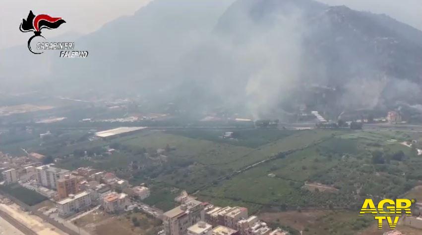 Sorvolo degli Incendi a Palermo – Mondello – Pizzo Sella da parte dei Carabinieri