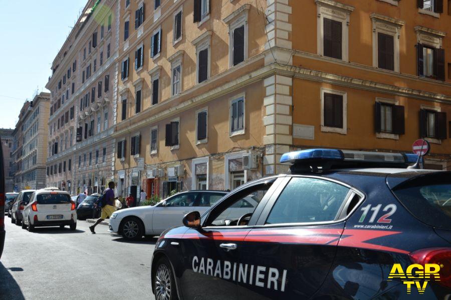 Carabiniri controlli in centro città