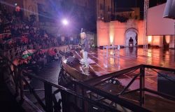 Altomonte (CS), nonostante la pioggia L'altrove, il nuovo show di Beppe Grillo fa il pieno di pubblico