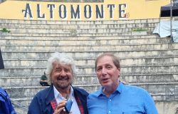 Beppe Grillo con il sindaco di Altomonte
