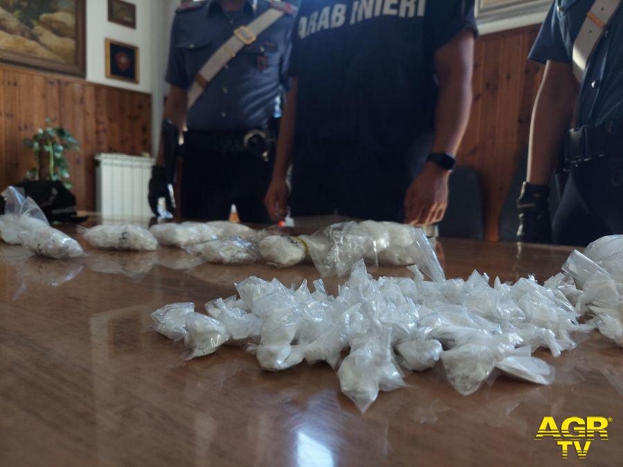 Carabinieri la cocaina rinvenuta nella soffitta di un appartamento