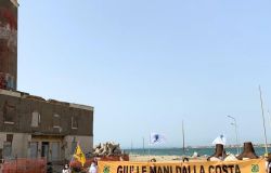 Fiumicino, protesta di Legambiente: costruire un porto per navi da crociera alla foce del Tevere sarebbe disastroso