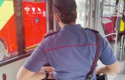Carabinieri controlli sui mezzi pubblici a Roma