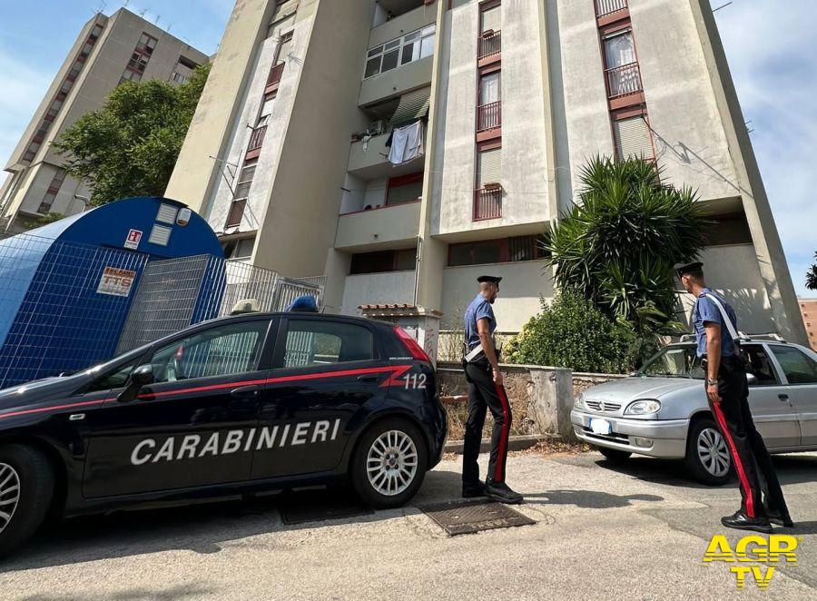 Carabinieri pattuglia carabinieri sopralluogo complesso immobiliare via Singen