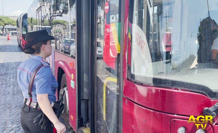 Carabinieri controlli antiborseggio sui bus