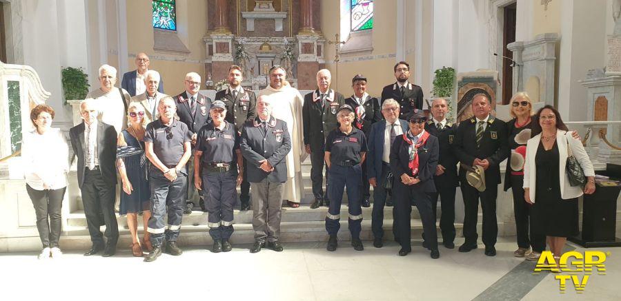L'associazione Carabinieri Ostia sull'altare della Basilica Regina Pacis