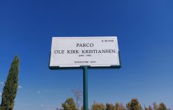 Targa parco intitolato Ole Kirk Kristiansen