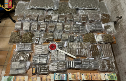 Ostia, spaccio di droga, due persone in manette, sequestrati oltre 50 kg. di hashish e 62 mila euro