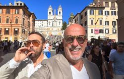 Jeremy Piven in giro per il centro di Roma con lo stilista Domenico Vacca