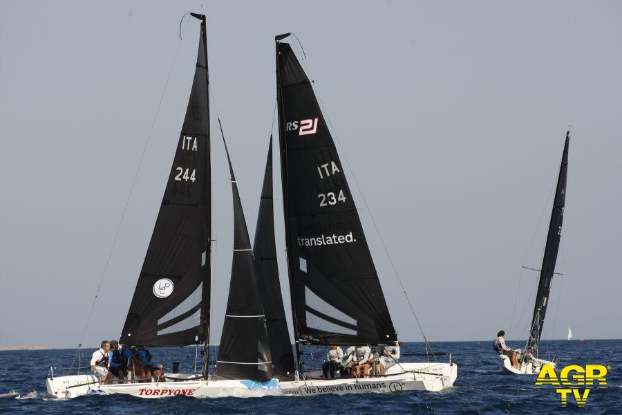 Vela Translated in regata nel Campionato mondiale RS 21
