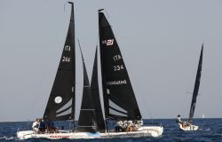 Vela Translated in regata nel Campionato mondiale RS 21