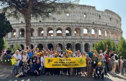Flash Mob Legambiente dinanzi al Colosseo