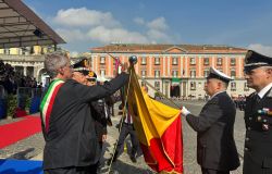 80° anniversario delle 4 Giornate di Napoli, il gonfalone del comune insignito della Croce d'Oro al Merito dall'Arma