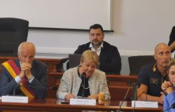 Il presidente Mario Falconi e l'assessore Denise Lanica durante la presentazione del protocollo