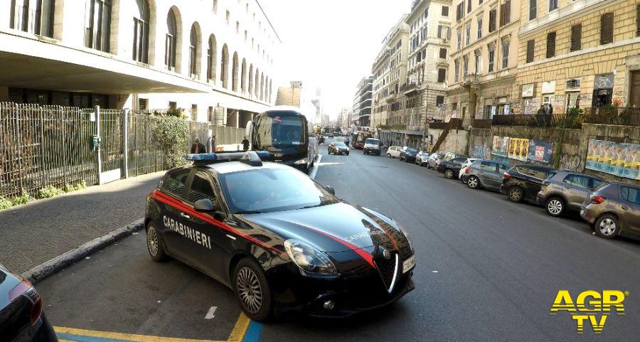 Carabinierei arresto estorsore piazza Dante