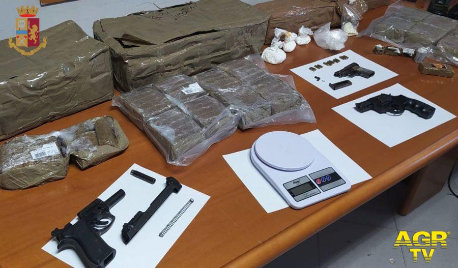 Polizia Marino la droga e le armi sequestrate ad Ardea