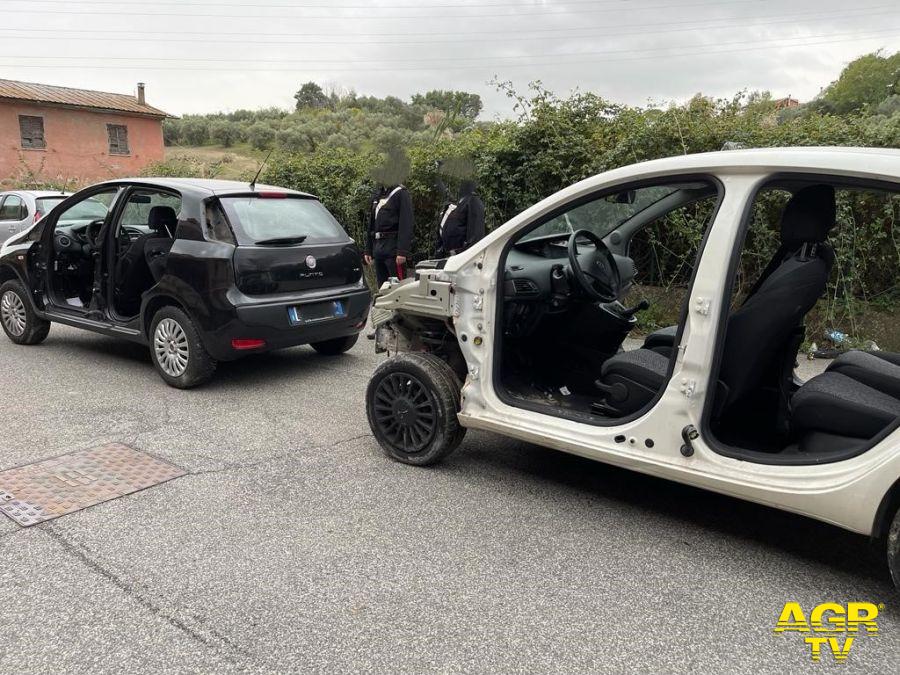 Carabinieeri carcasse di auto rubate rinvenute a Guidonia