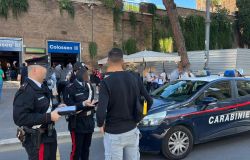 Colosseo – Controlli Straordinari dei Carabinieri. 5 “Procacciatori Abusivi” Sanzionati e allontanati per 48 Ore