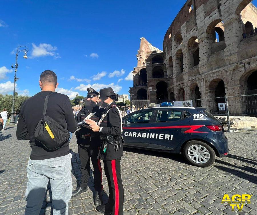 Carabinieri  controli al Colosseo