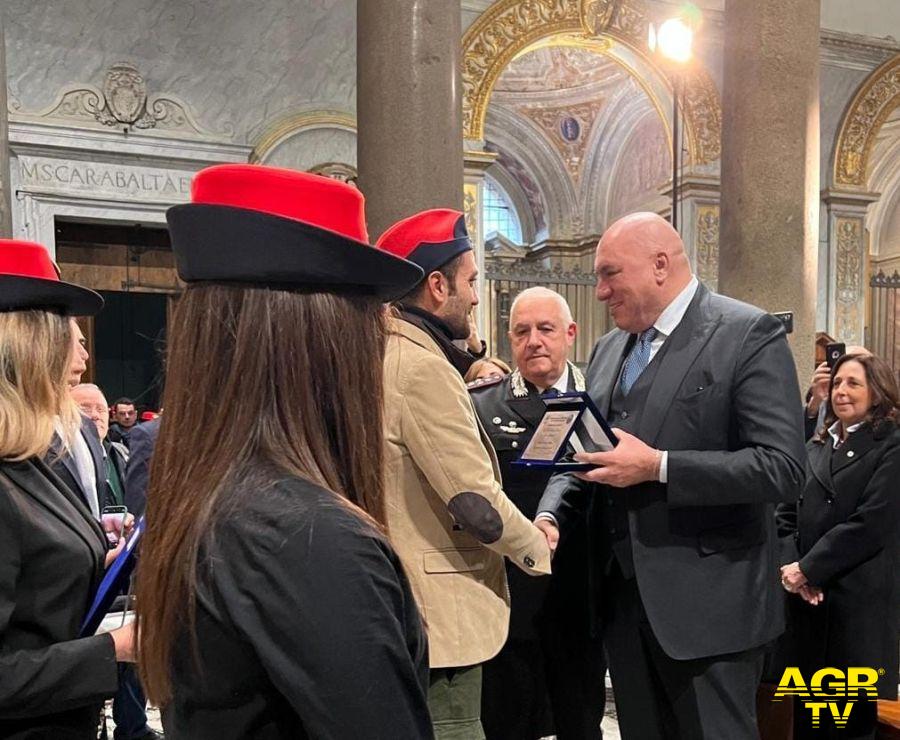 Carabinieri Virgo Fidelis consegna riconoscimento Crosetto