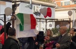 Roma, Mercato della Magliana: Inaugurata una Piazzetta in Memoria di Pamela Mastropietro. L' Avvocato Verni Premiato per il Suo Impegno