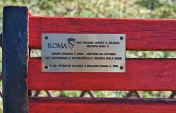 panchina rossa in uno dei municipi romani