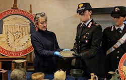 Carabinieri restituzione reperti alla dr.ssa Antonella Bonini Soprintendenza