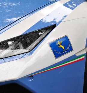 Roma, ladro di pezzi di ricambio.... bloccato ed arrestato dalla Polizia Stradale Roma, ladro di pezzi di ricambio.... bloccato ed arrestato dalla Polizia Stradale