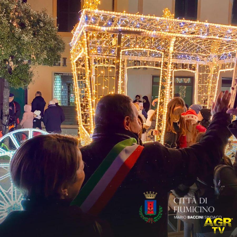 Inaugurazione luminarie Fiumicino foto facebook sindaco Baccini