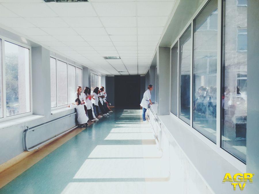 Dottori ospedali foto pixabay
