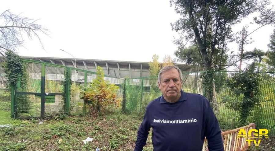 Pino Capua dinanzi allo stadio Flaminio foto facebook