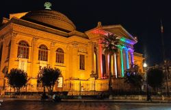 Palermo, l’irresistibile fascino del teatro “Massimo”