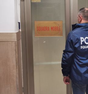 Roma, rapine seriali con la pistola in pugno a gioiellerie ed uffici postali, due arresti della Polizia Roma, rapine seriali con la pistola in pugno a gioiellerie ed uffici postali, due arresti della Polizia