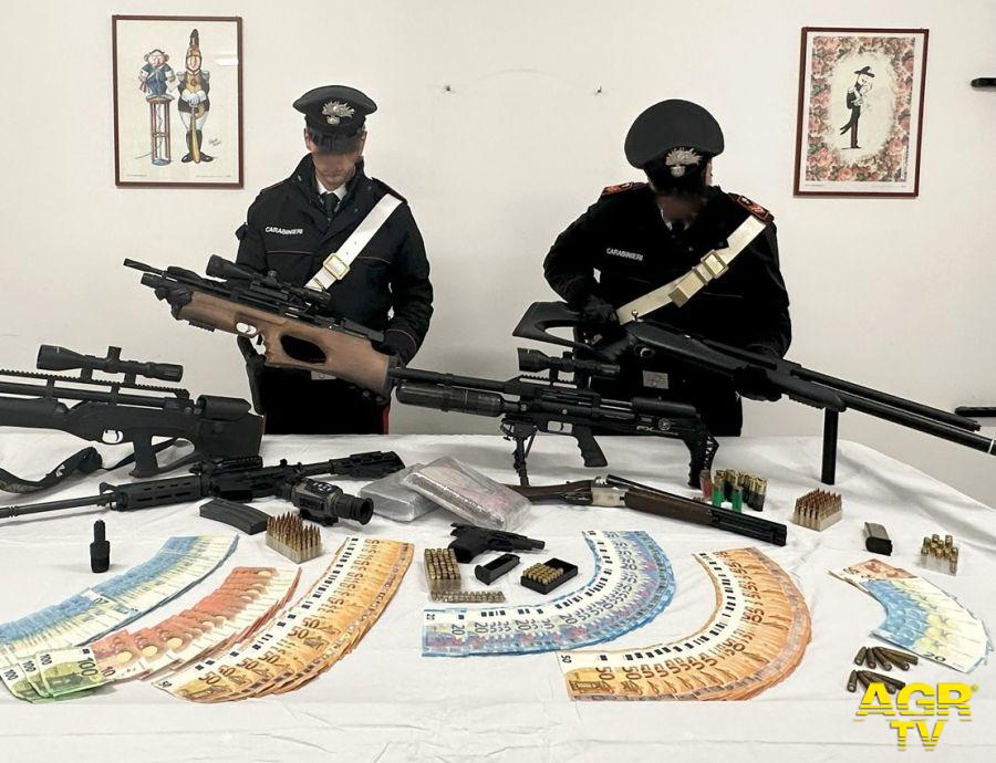Carabinieri le armi sequestrate a Vicovaro
