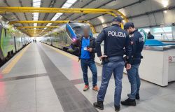 Roma Termini, partenze estive in treno, più controlli della Polfer per prevenzione e sicurezza dei viaggiatori, 4 arresti